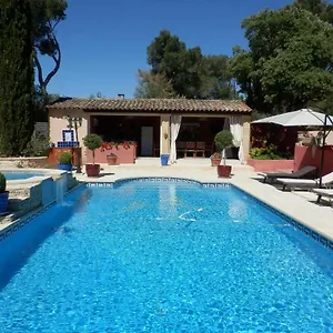 Bed & Breakfast Mas Les Vieux Chenes, Lambesc